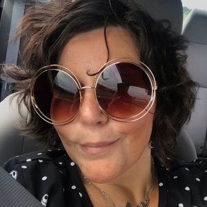 Meet your Posher, Daysi